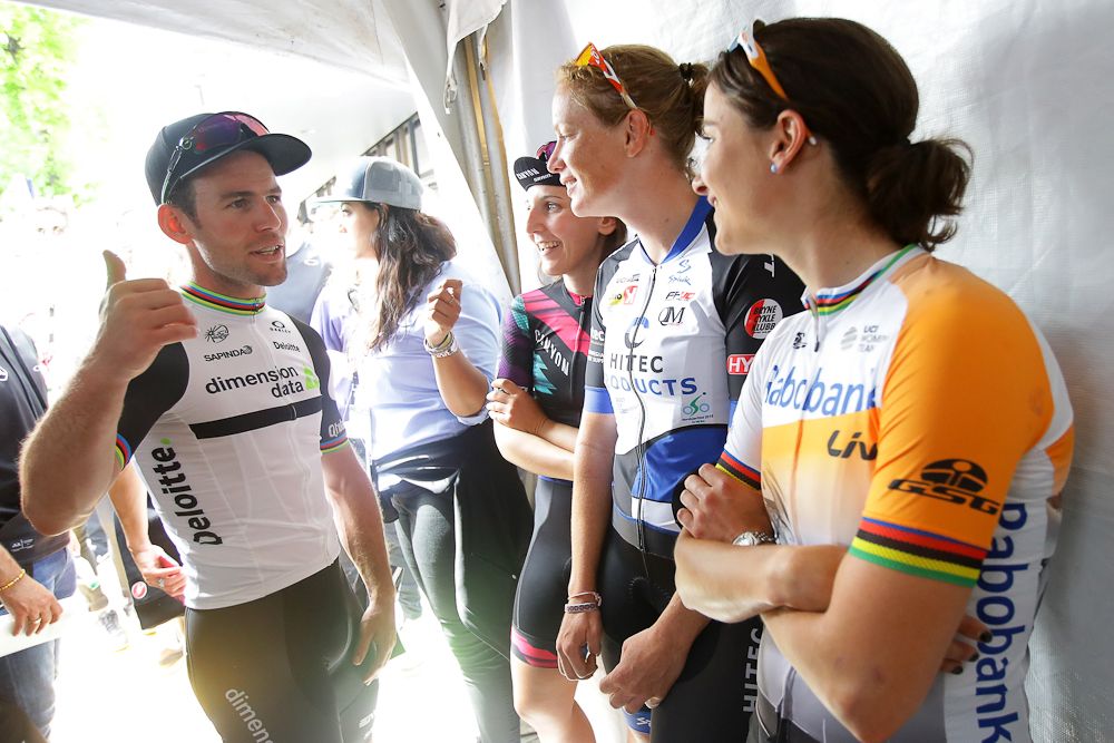 Marianne Vos, Kirsten Wild and Lisa Brennauer chat with Mark Cavendish backstage after the final day at the Tour of California