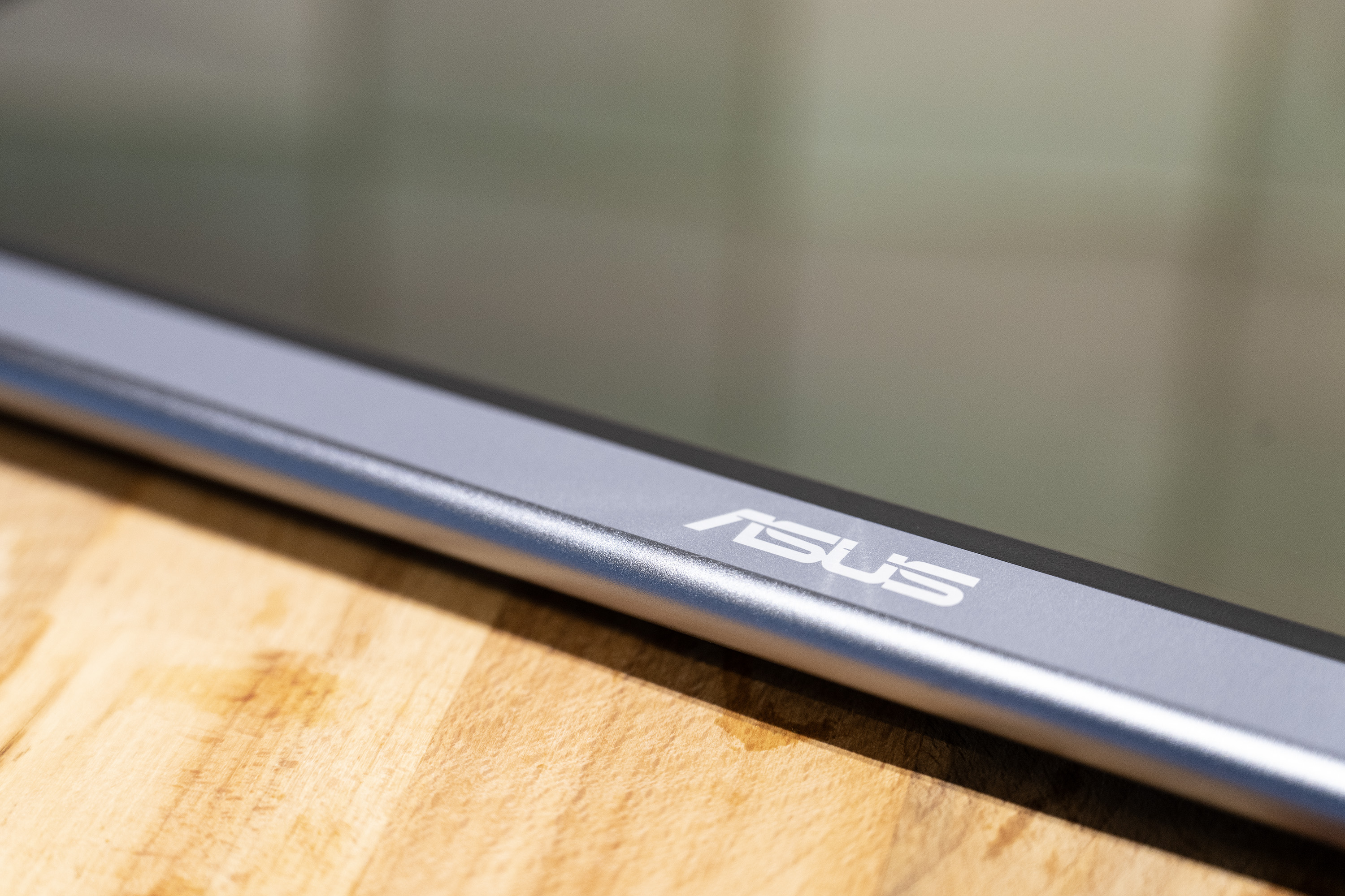 ASUS ZenScreen MQ16AH review: portable OLED quality