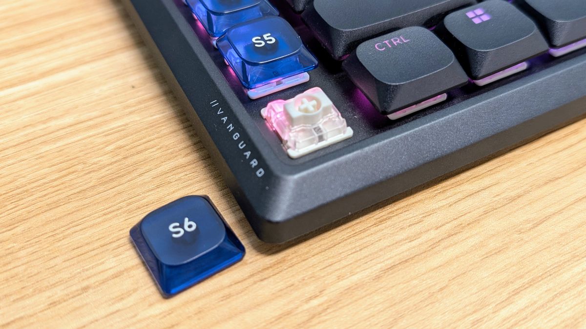 Corsair Vanguard Air 99 Wireless keycap removed