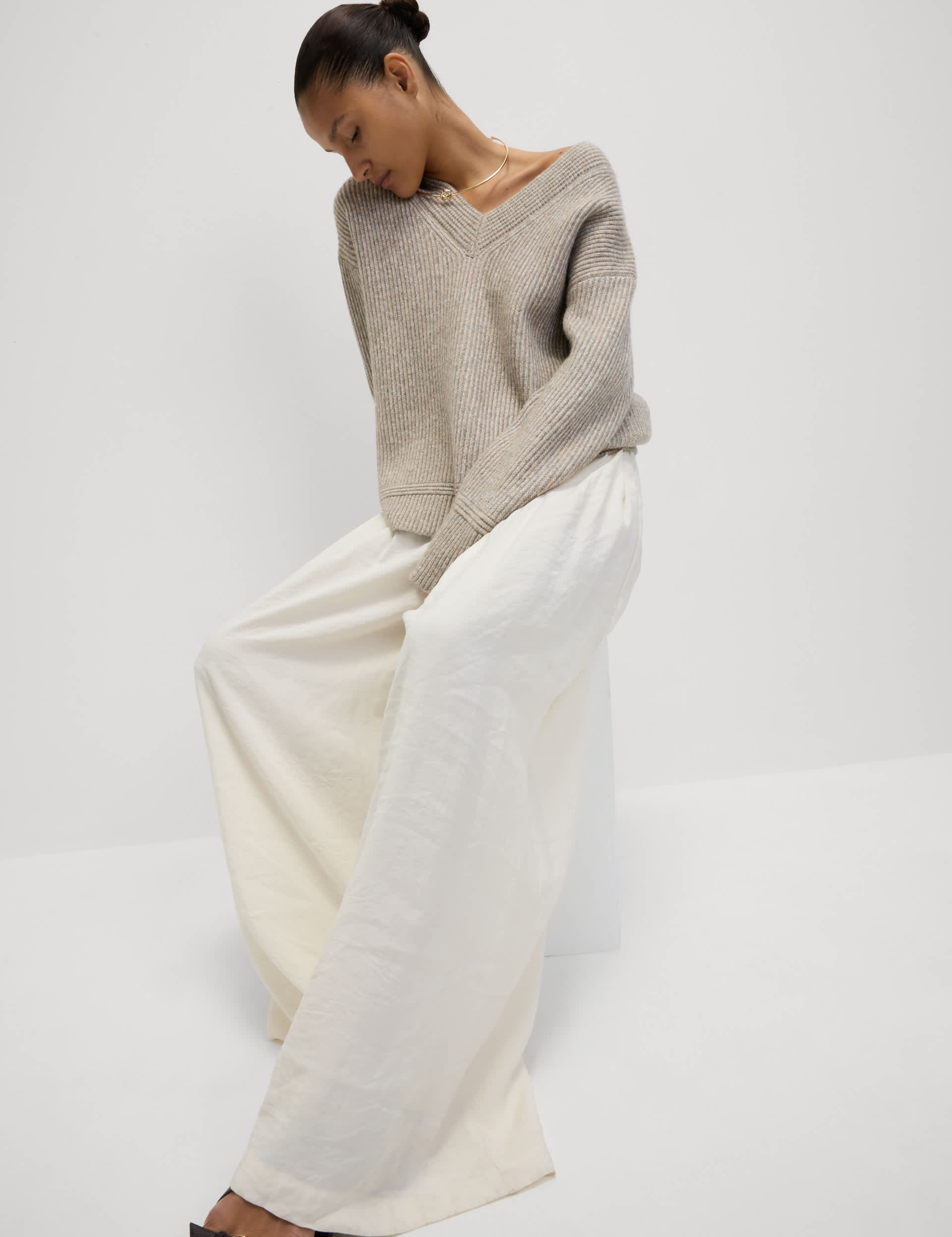 Cloud-Yarn Ribbed V-Neck Jumper