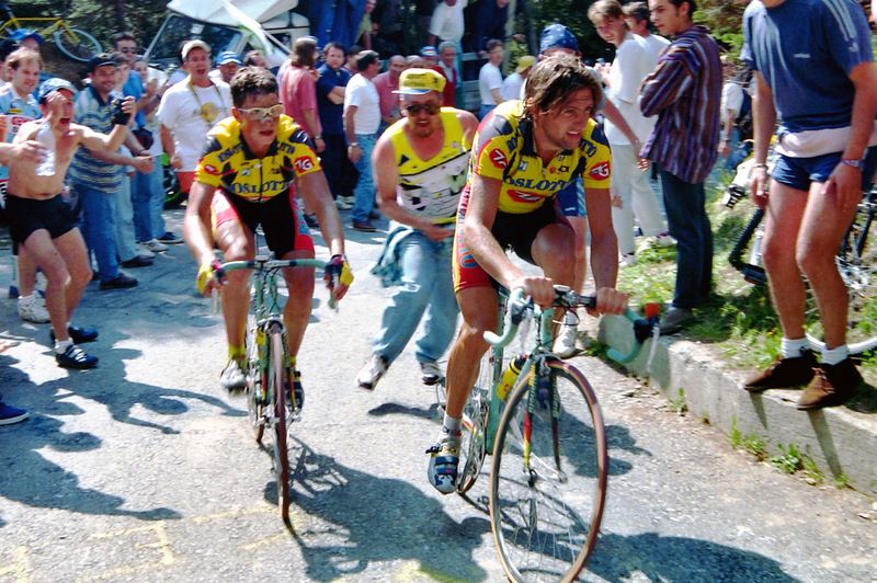 Marco Fincato and Paolo Savoldelli climbing the Mortirolo in 1997
