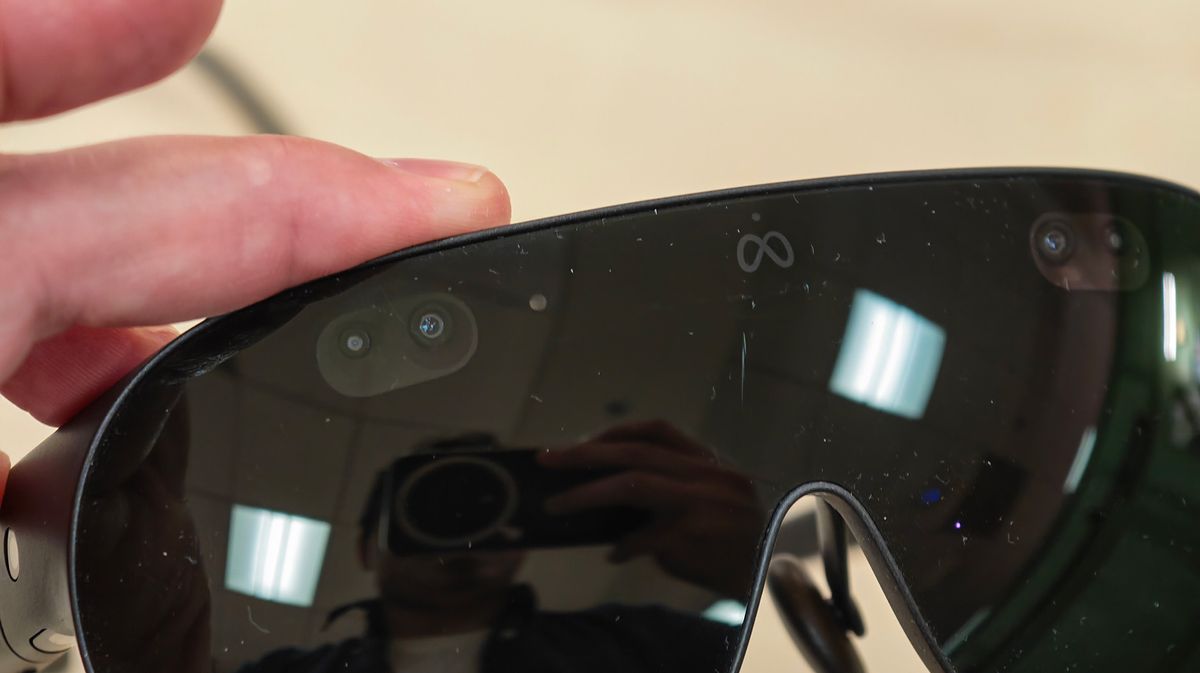 A hands-on look at Meta VR Glasses