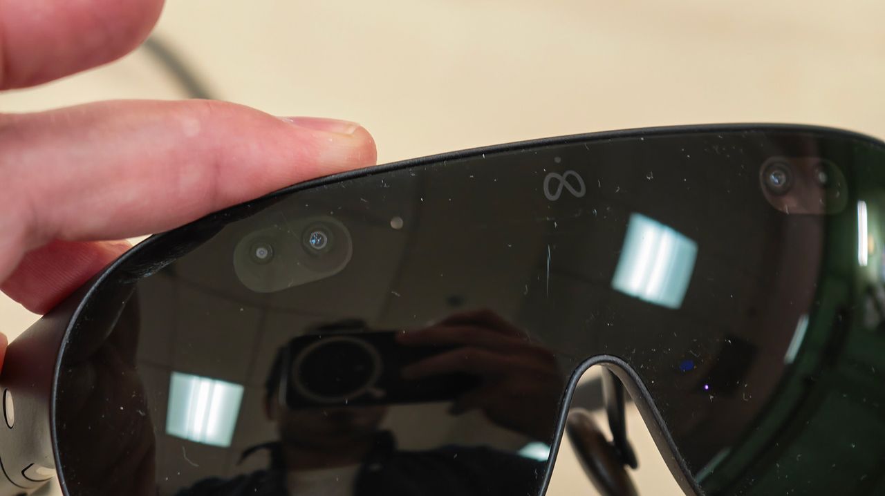 A hands-on look at Meta VR Glasses