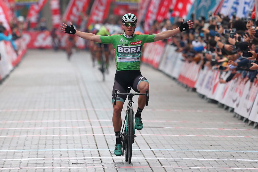Sam Bennett (Bora-Hansgrohe) enjoys the moment
