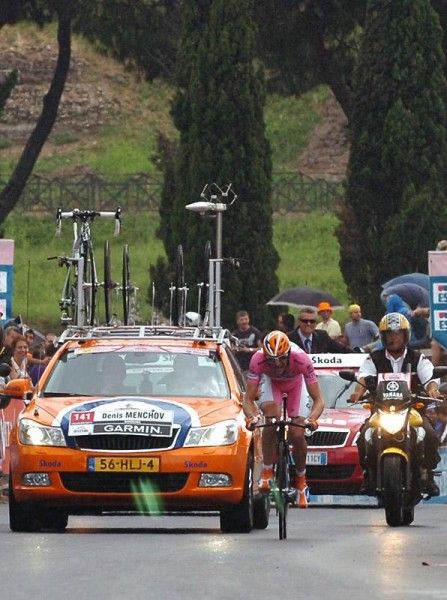 Maglia rosa, Denis Menchov (Rabobank) in action during the Giro's final stage in Rome.