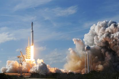SpaceX launches its Falcon Heavy