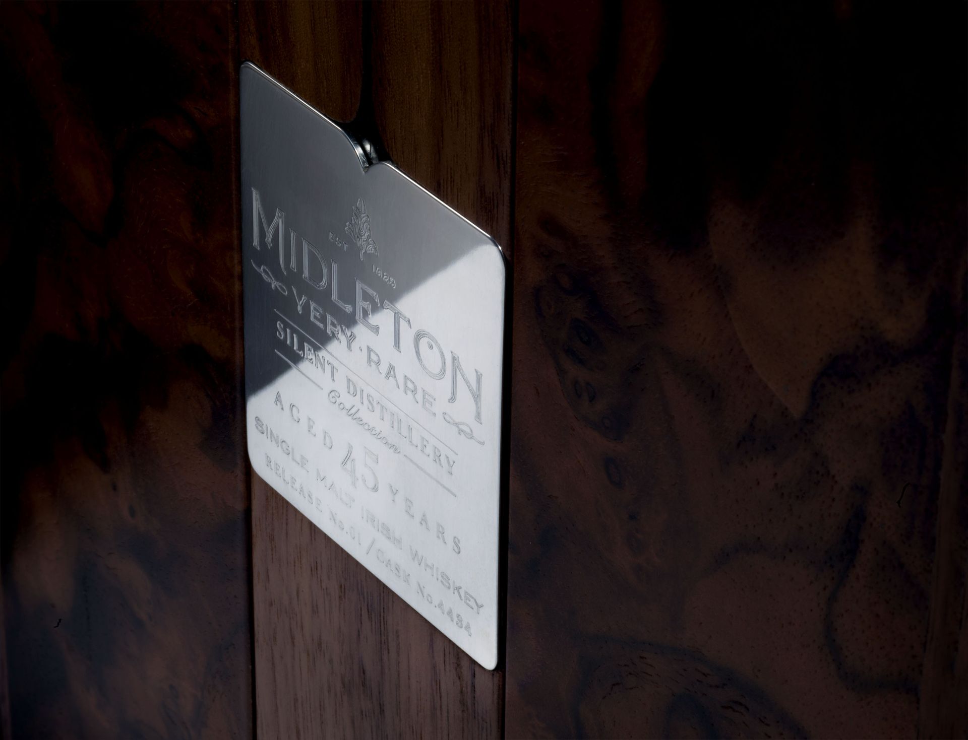 Smooth operator Midleton introduce the oldest Irish Whiskey Wallpaper