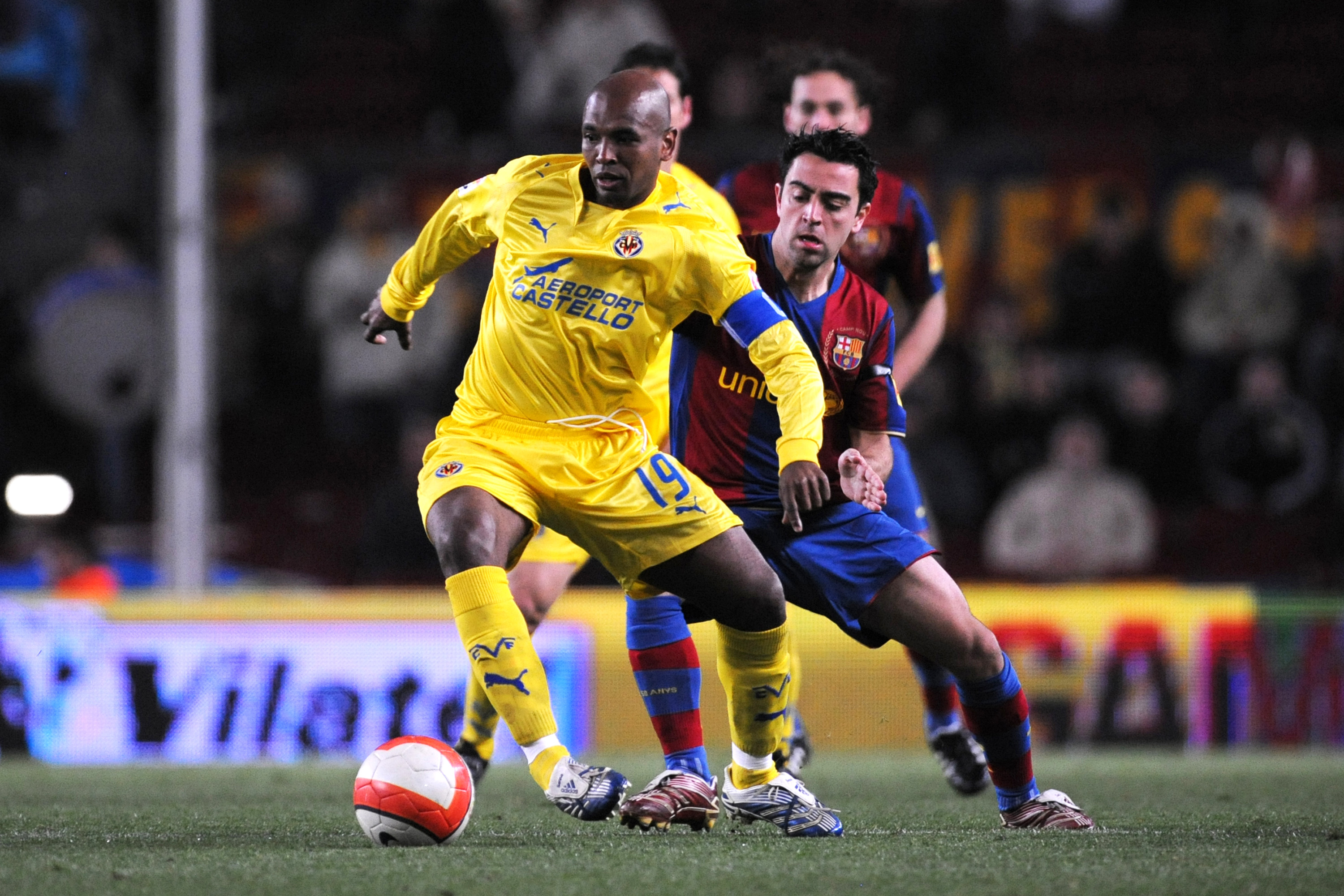 Villarreal's Marcos Senna controls the ball under pressure from Barcelona midfielder Xavi in a La Liga game in 2008.