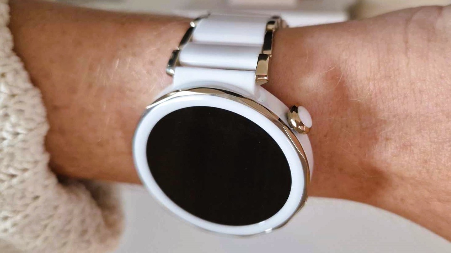 Huawei Watch GT 5 Pro ihmisen ranteessa