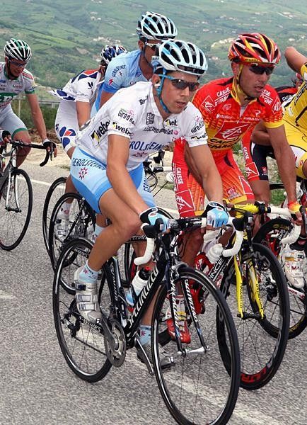 Matthias Russ (Gerolsteiner) holds the maglia bianca for Giovanni Visconti (Quick Step).