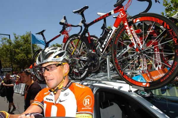 Lance Amstrong (RadioShack) before the start of the final stage