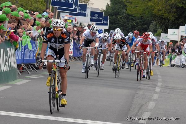 Runner-up Armindo Fonseca (Bretagne - Schuller) at the finish line.