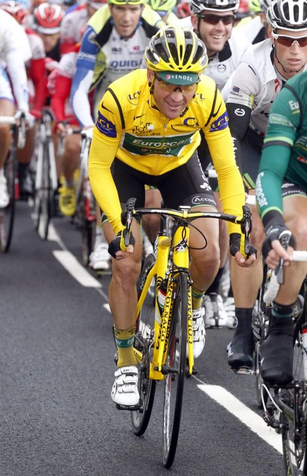 Voeckler is in yellow from head to toe