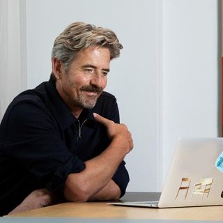 Jens Jermin sitting at a computer.
