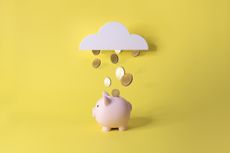 Easy-access savings accounts shown by gold coins falling from sky into a piggy bank 