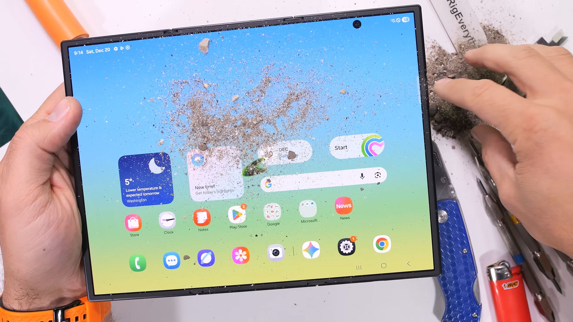 Samsung Galaxy Z TriFold bukanlah tandingannya dalam uji cobaan yang ekstrem — berikut penjelasannya tentang daya tahan