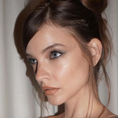 A Makeup Artist Shares How to Apply DIY Lash Extensions | Who What Wear