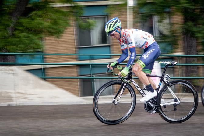 Simon Yates (Orica-GreenEdge) held on to the climbers jersey through today's rainy stage