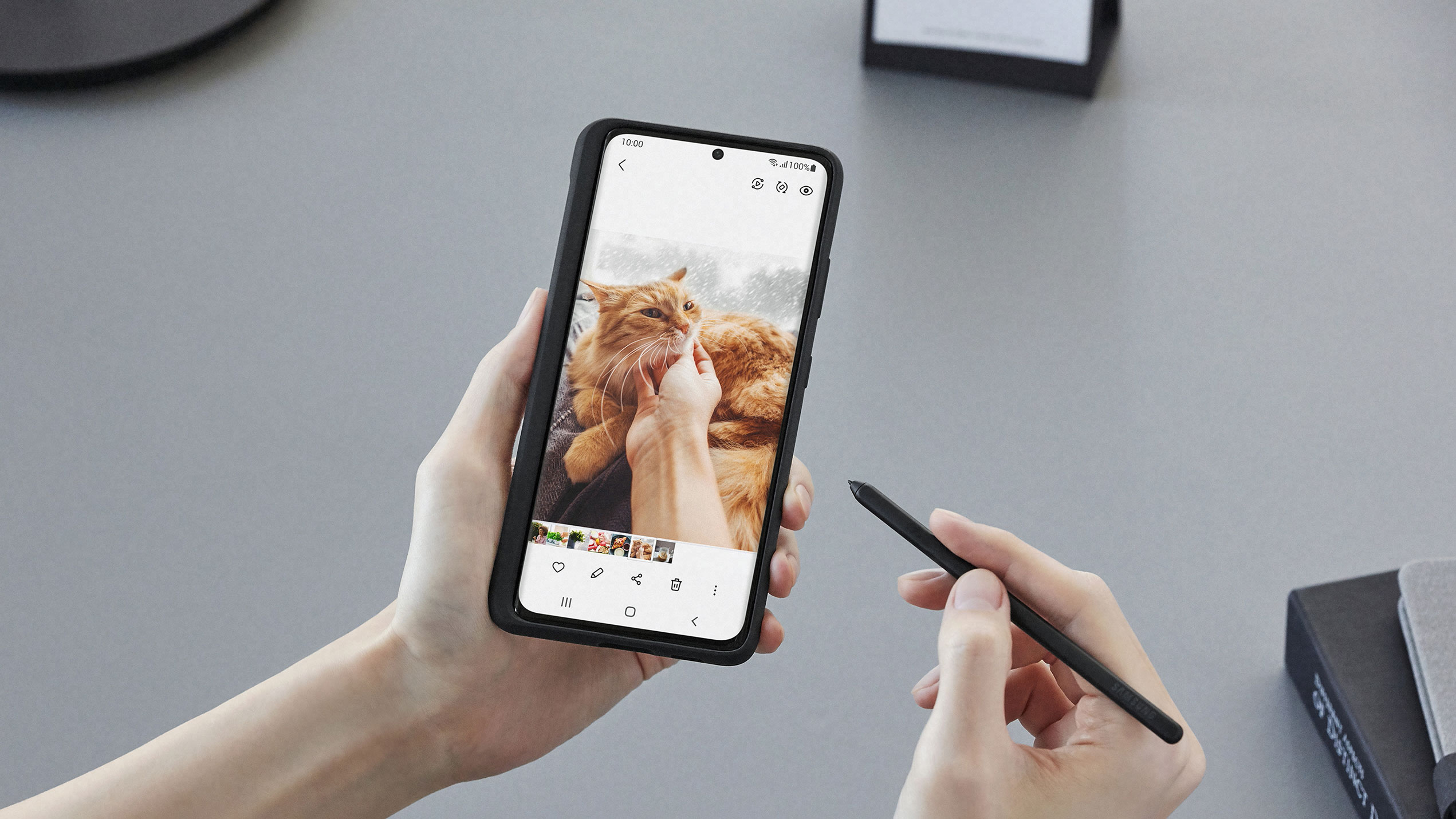 The Samsung Galaxy S21 Ultra with its screen showing a picture of a cat with a stylus about to edit it