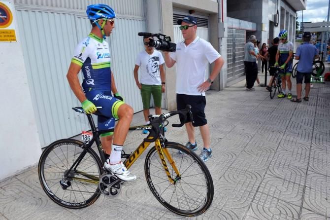 Dan Jones and Michael Matthews shooting the Orica-GreenEdge Back Stage Pass