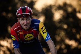Tao Geoghegan Hart in the 2025 Lidl-Trek colours