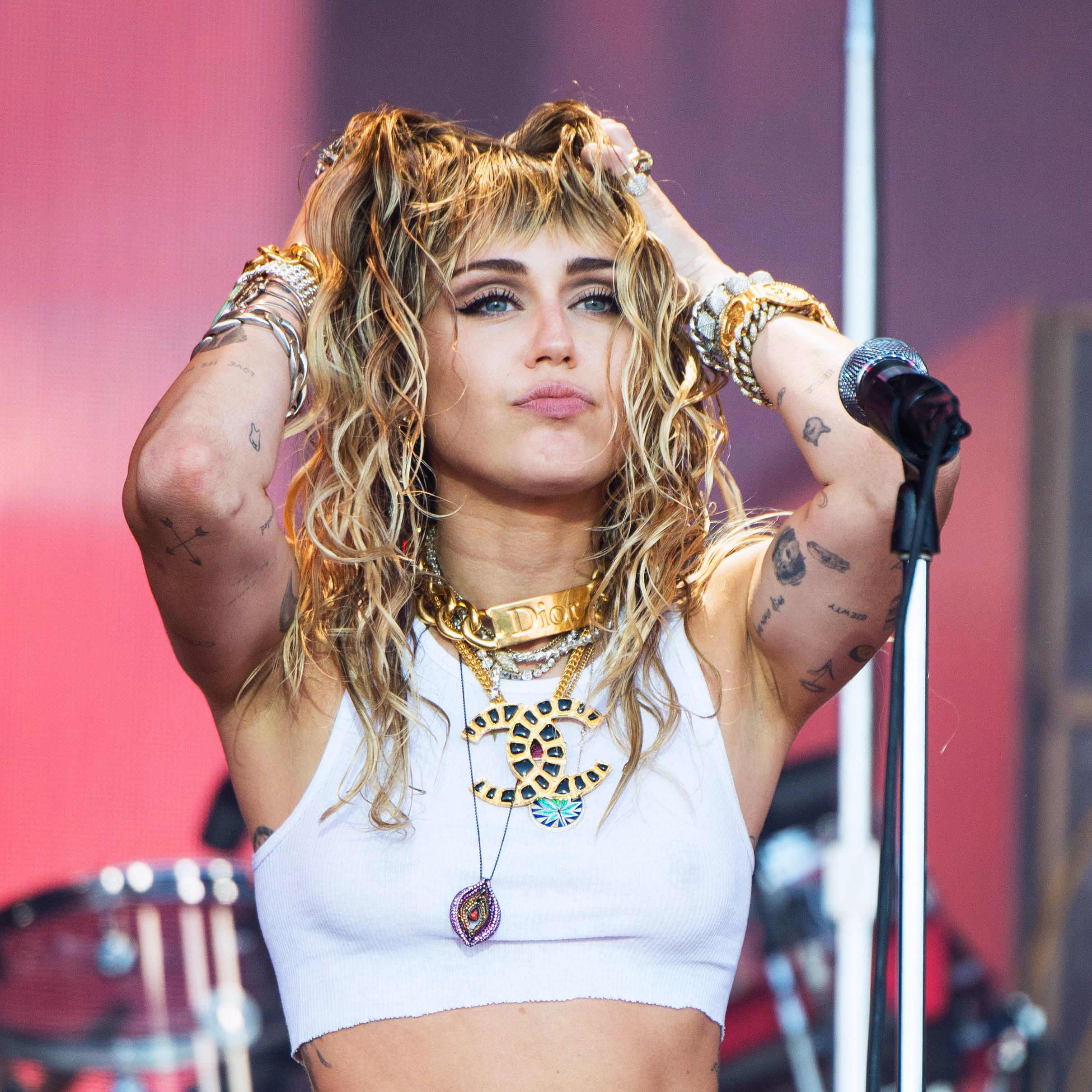 Miley Cyrus Covers Amy Winehouse at Glastonbury Festival—Listen | Marie Claire