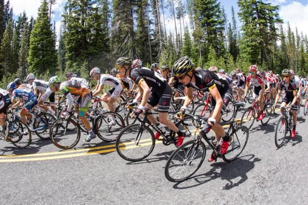 The beginning of the attacks from the Bontrager-Livestrong team
