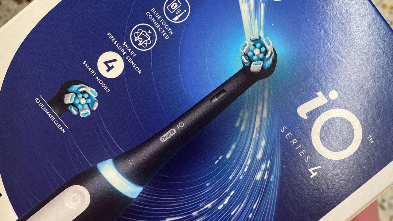 Oral-B iO4 Electric Toothbrush box