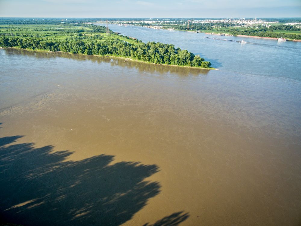 where does the missouri river start and where does it end