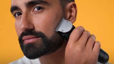 Beard trimmer