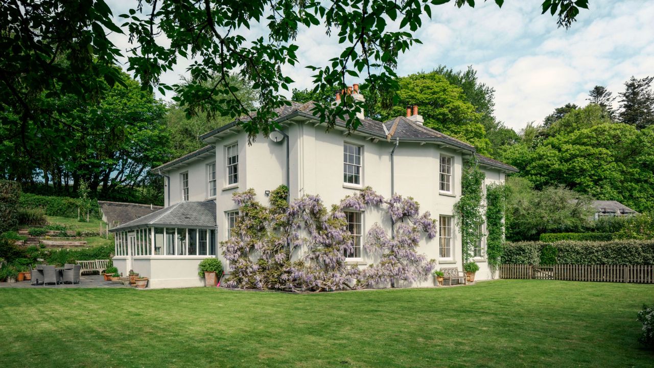 A wisteria-clad house in Cornwall that inspired one of Daphne du Maurier's most chilling characters