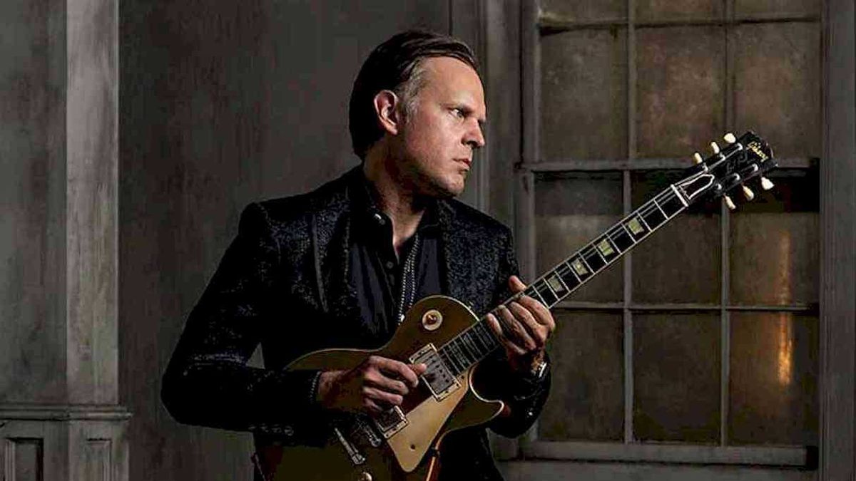 Joe Bonamassa playing the guitar