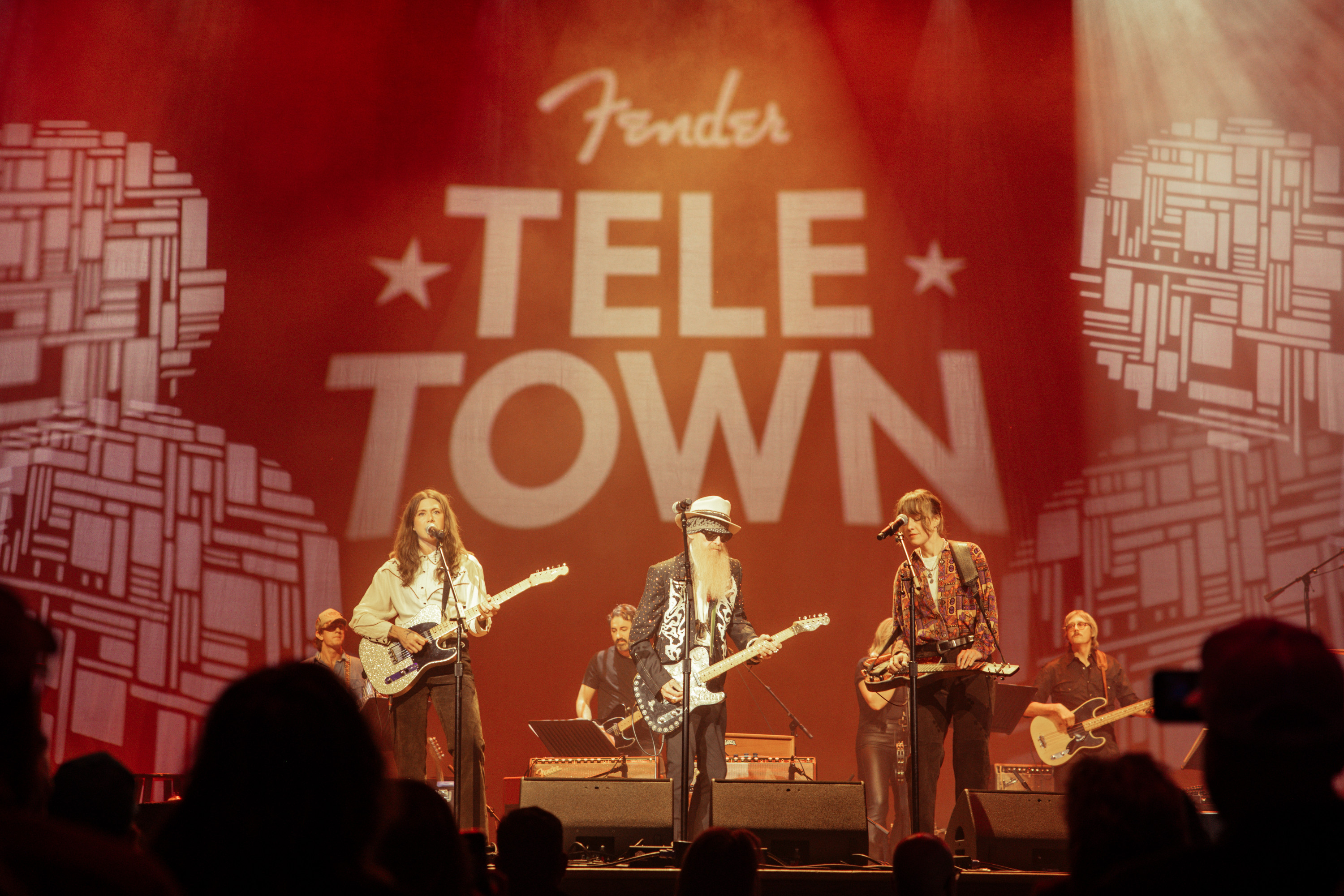 Rebecca and Megan Lovell of Larkin Poe play with ZZ Top's Billy Gibbons