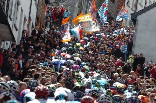 Huge crowds gather on the Cote de Saint-Roche.