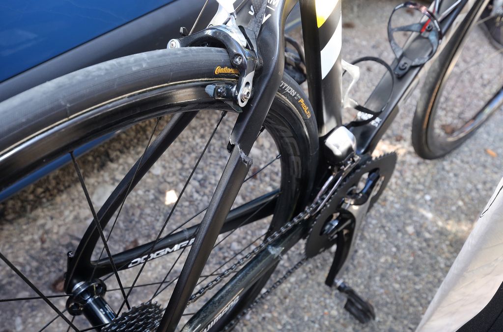 The rear stays were snapped on Froome's bike