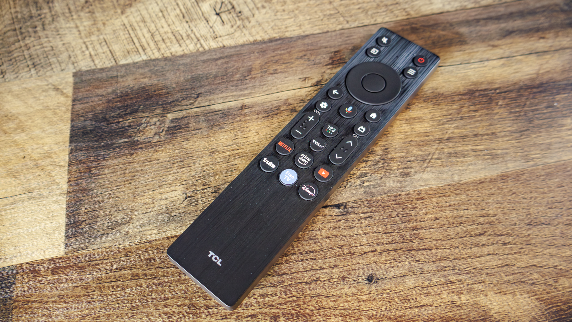 The remote for a TCL QM7L 75-inch TV
