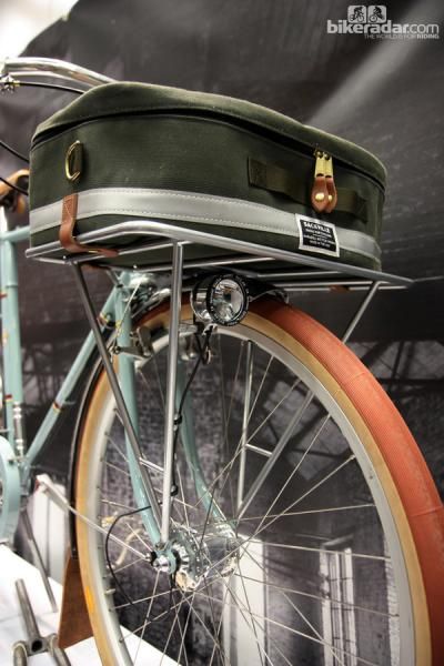 Neat leather snap-on straps secure this Jackville bag to the front of this Rebolledo bike.