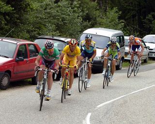Cadel Evans (Silence - Lotto) pushed the pace on the Côte de Saint-Bernard-du-Touvet in an attempt to crack race leader Alejandro Valverde.