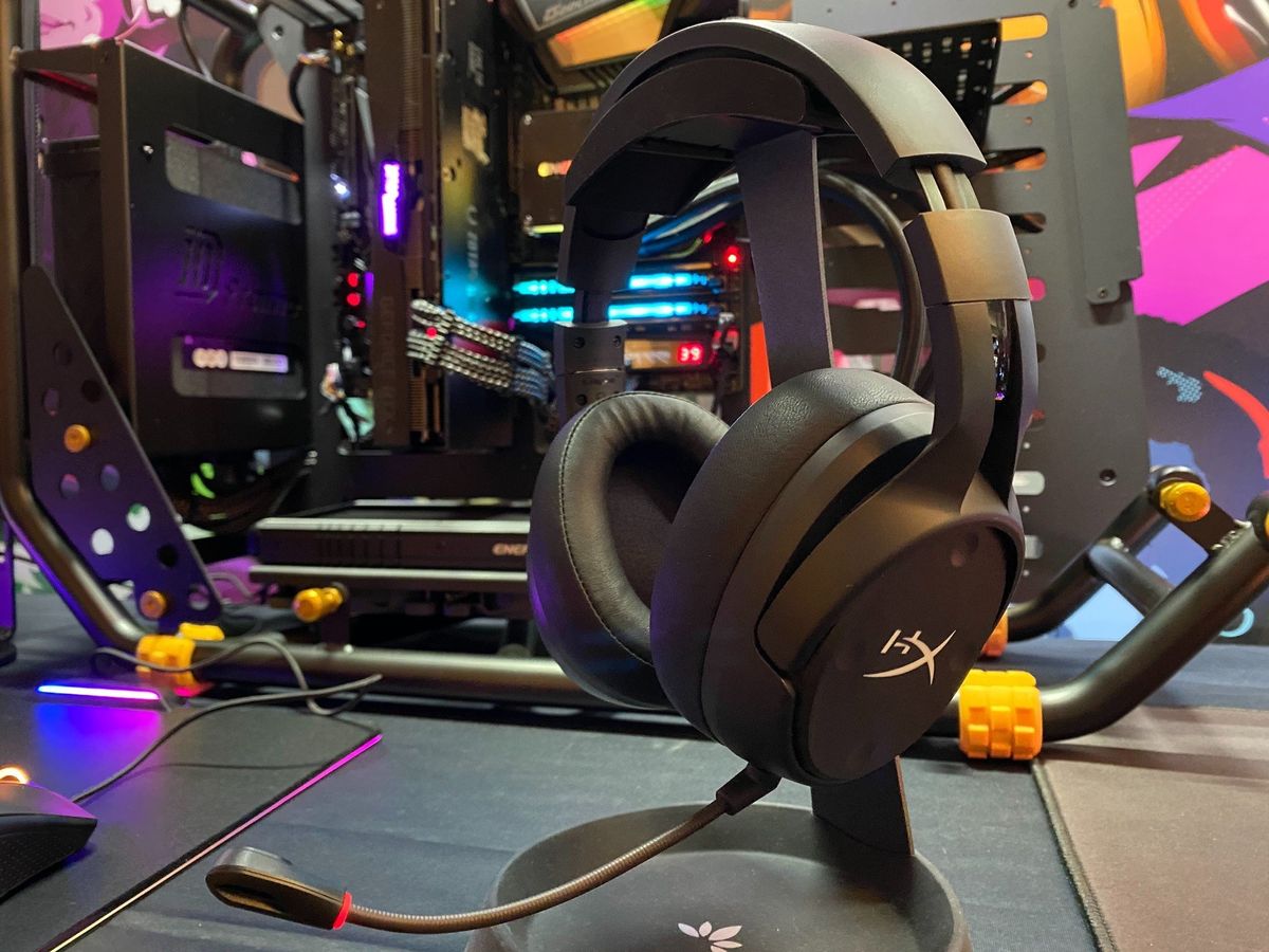 HyperX Cloud Flight S on stand