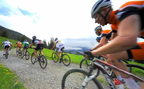 The lead group en route to the finish in Seefeld