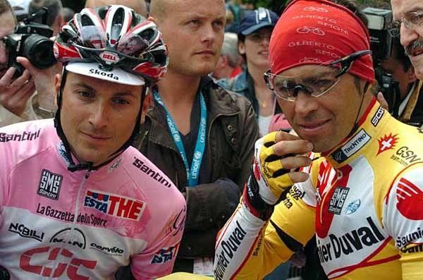GC contenders at the start of this Giro, Ivan Basso (l) and Gilberto Simoni are now far apart on GC