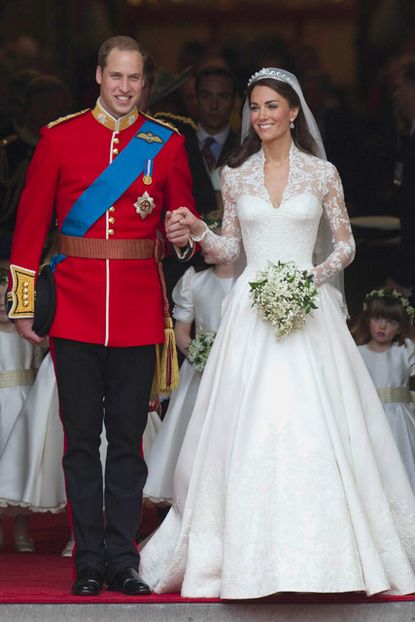 Kate Middleton's wedding dress causes controversy 