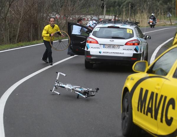 Mavic support helps out an AG2R rider.