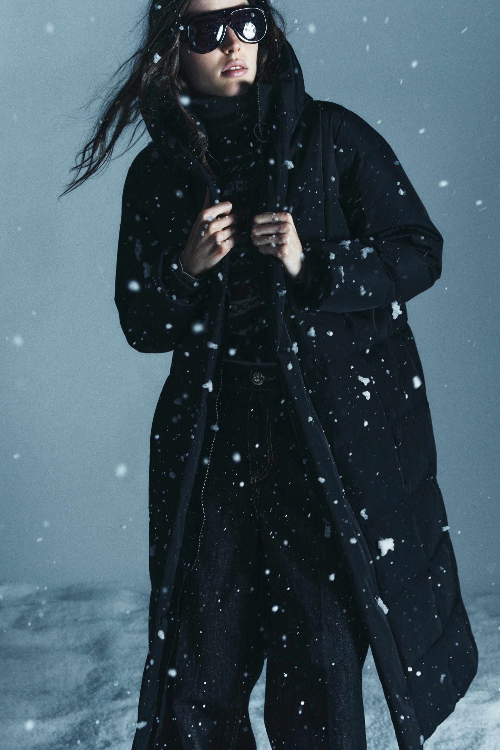 Long Water-Repellent and Windproof Hooded Down Jacket