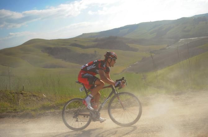 BMC's Manuel Quinziato takes on the dusty roads of Strade Bianchi