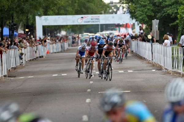 The U23 mens field begins to chase