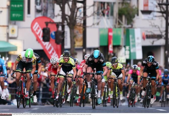 Sutton opens a slight lead in the sprint
