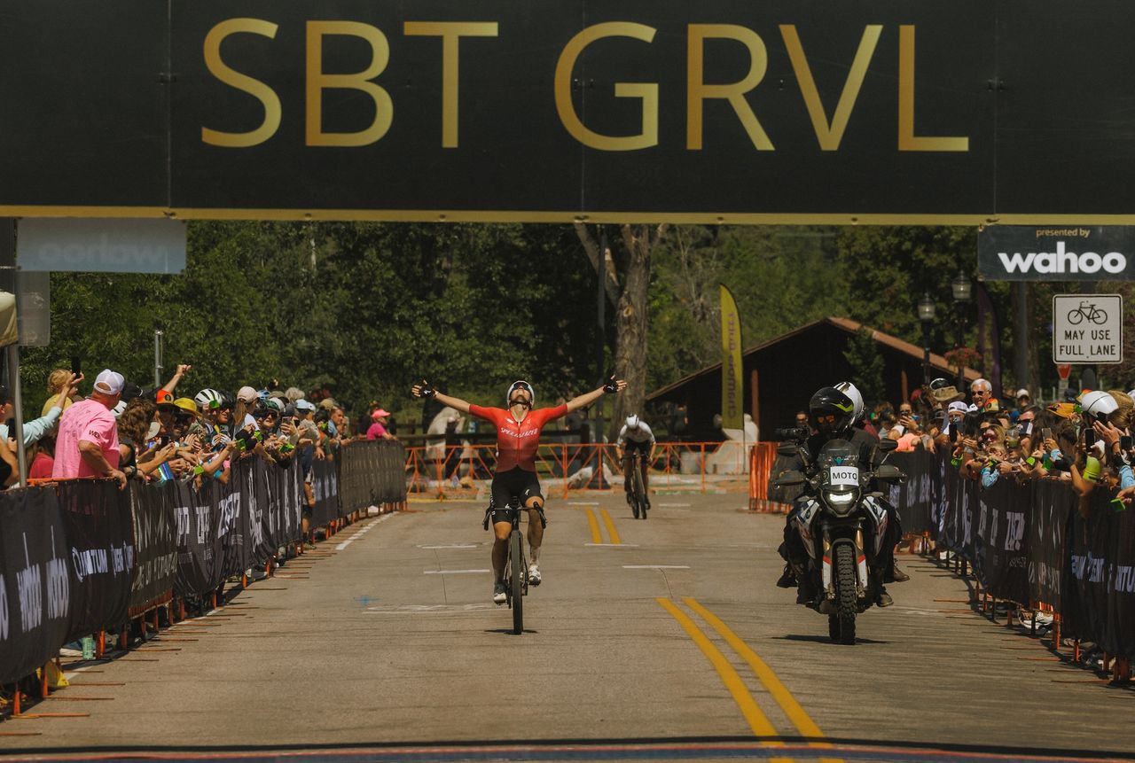 Keegan Swenson wins a fourth SBT GRVL while Sofia Gomez Vill