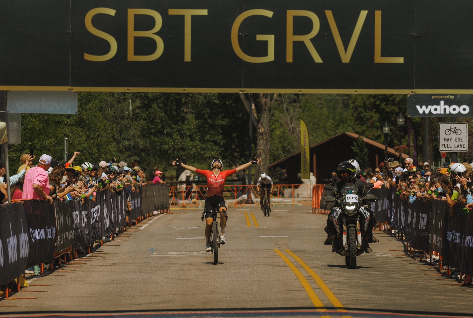 Sofia Gomez Villafa&ntilde;e holds off Sarah Lange for victory at 2026 SBT GRVL
