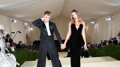 new york, new york september 13 l r justin bieber and hailey bieber attend the 2021 met gala celebrating in america a lexicon of fashion at metropolitan museum of art on september 13, 2021 in new york city photo by kevin mazurmg21getty images for the met museumvogue